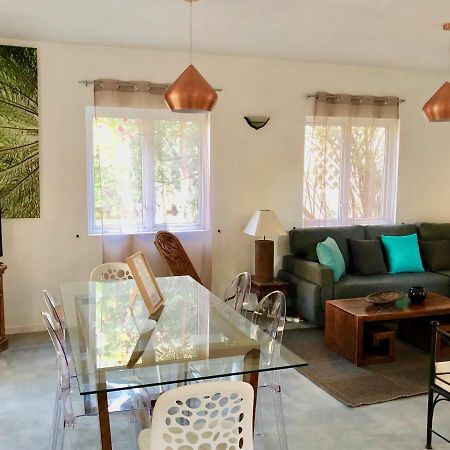 Beachfront Villa In A Beautiful And Secured Complex Flic-en-Flacq Екстериор снимка