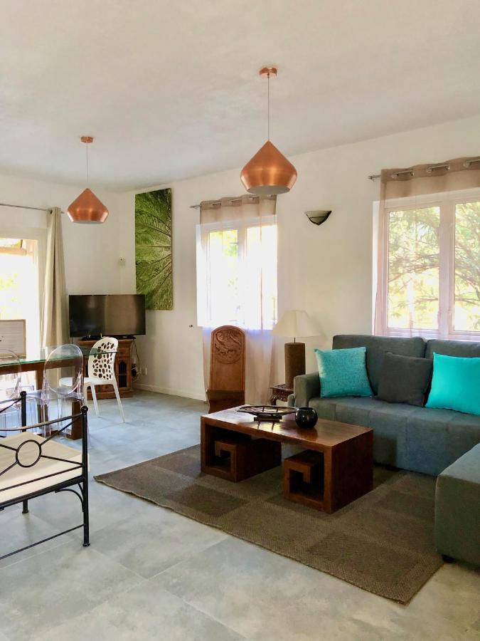 Beachfront Villa In A Beautiful And Secured Complex Flic-en-Flacq Екстериор снимка