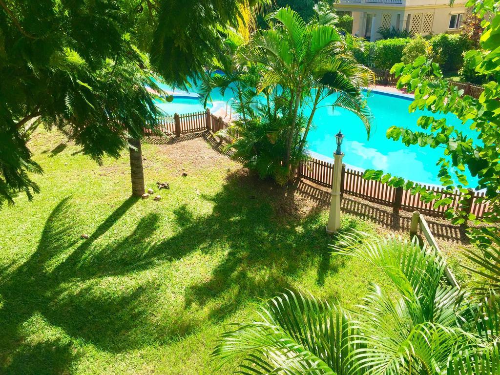 Beachfront Villa In A Beautiful And Secured Complex Flic-en-Flacq Екстериор снимка